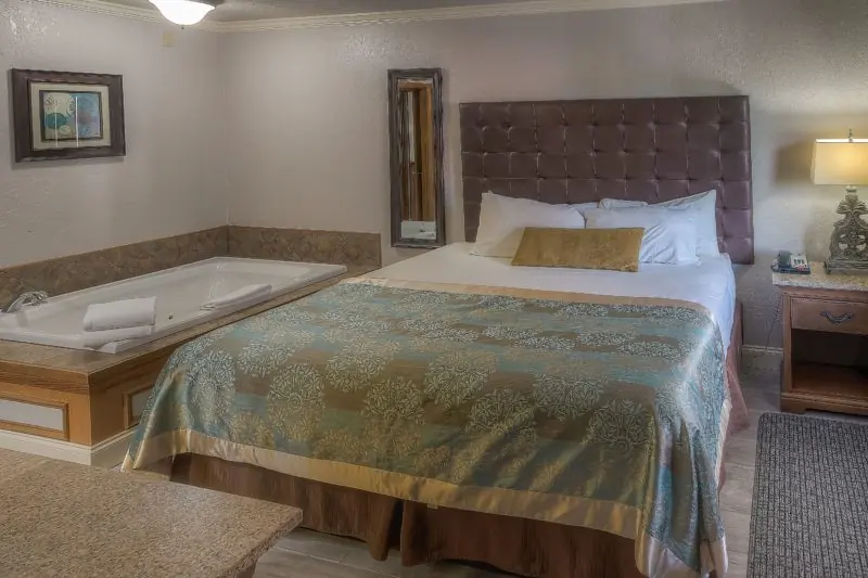 Family Suite South (Unit FS) at Willow Brook Lodge (official gallery image 3).